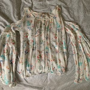 White shoulder-cut long sleeves